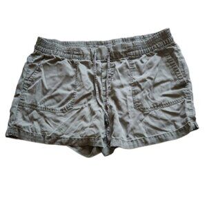 Lightweight Green Shorts Size‎ Large